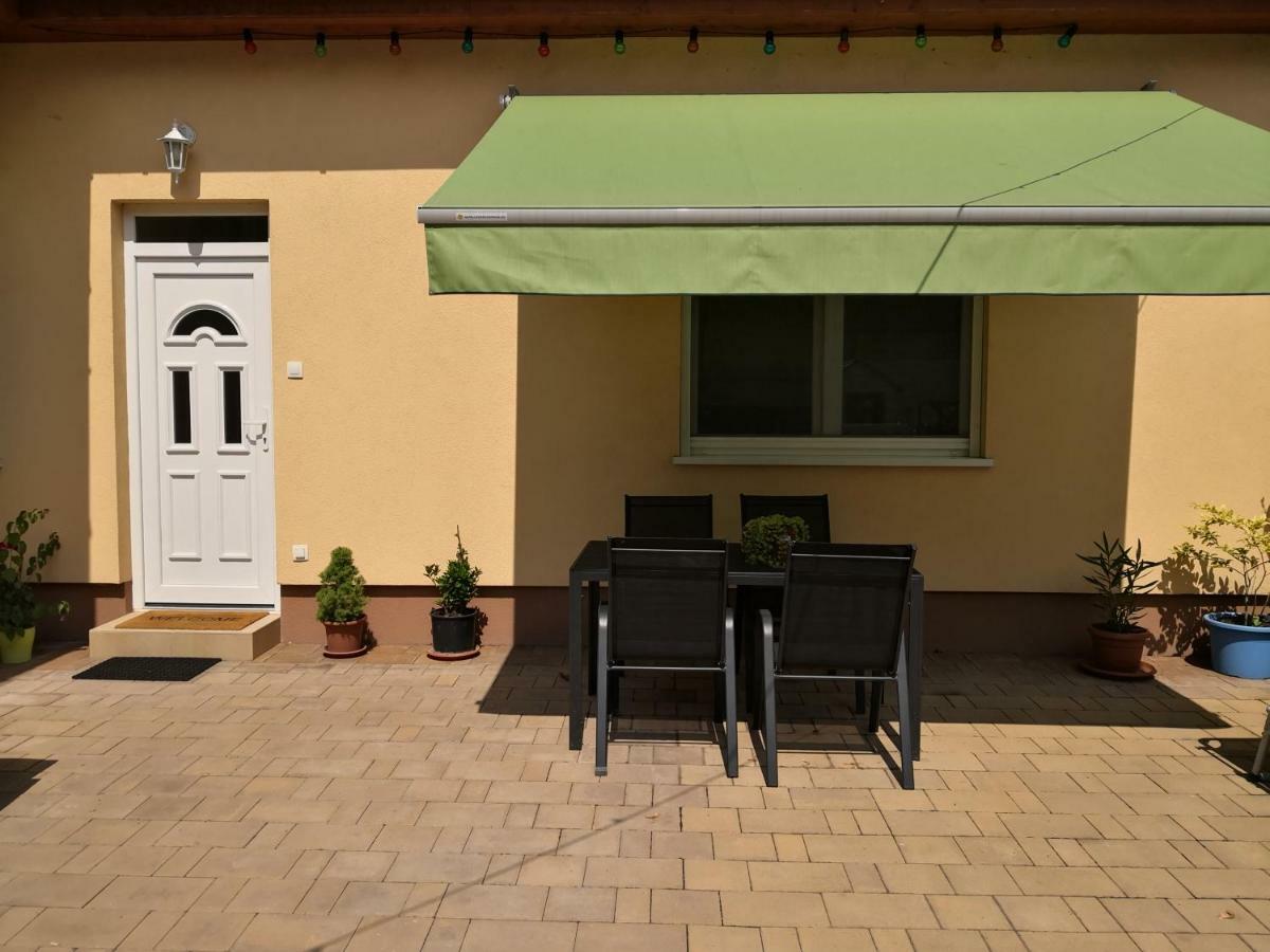 شقة بودابست  في Green Garden Apartman المظهر الخارجي الصورة